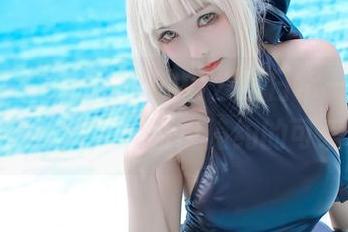 Kitkat Cosplay的办公室日常——最新图集，简单暮色里隐约的可爱。